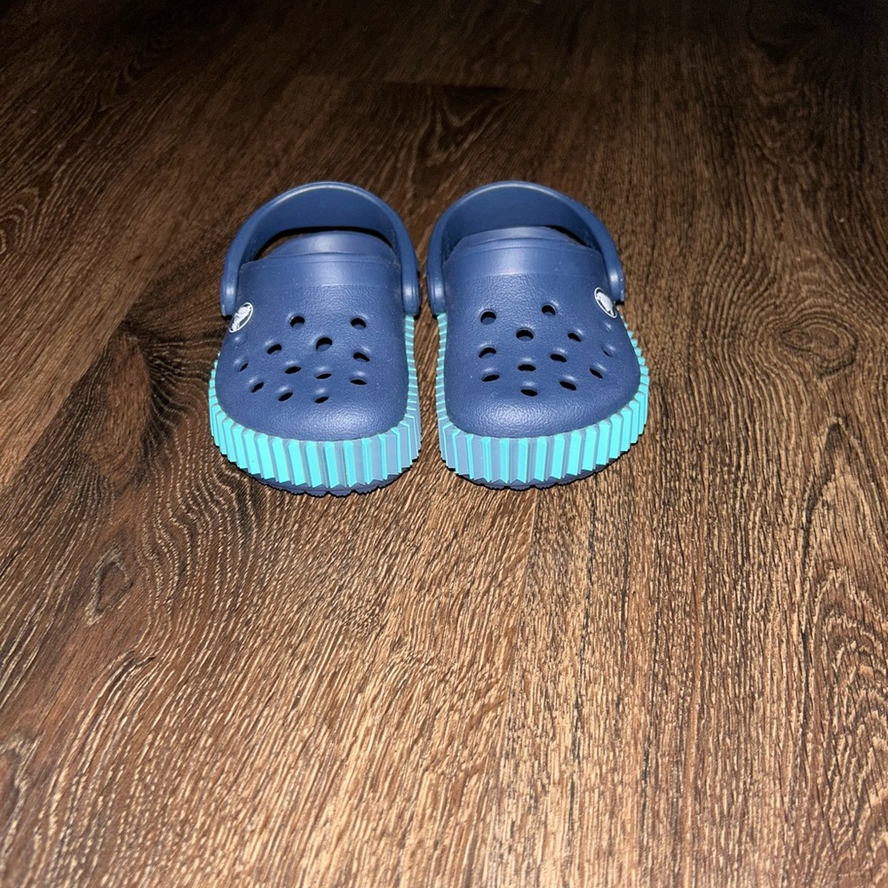 NWOT Toddler Crocs- Size c4 (toddler)